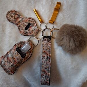 Floral Keychain Accessory Set with Gold Accents